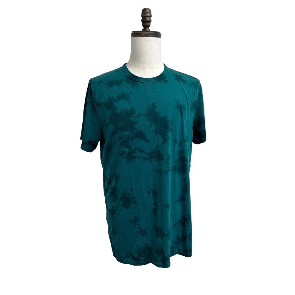 Lululemon Men's short sleeve shirt